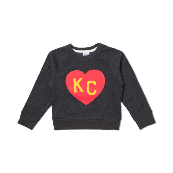 Charcoal-Sweatshirt für Kinder von Charlie Hustle mit rotem und gelbem KC-Herz