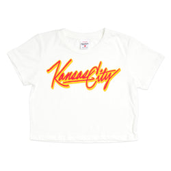 Charlie Hustle Retro Script Kansas City Crop T-Shirt – Weiß