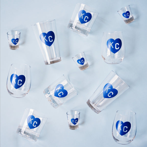 Hergestellt in KC x Charlie Hustle KC Herzförmiges Weinglas ohne Stiel: Königsblau