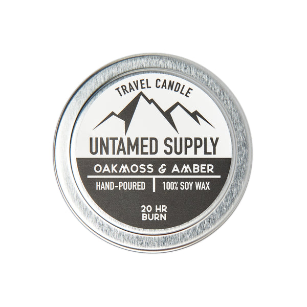 Untamed Supply Reisekerzendose „Oakmoss &amp; Amber“.